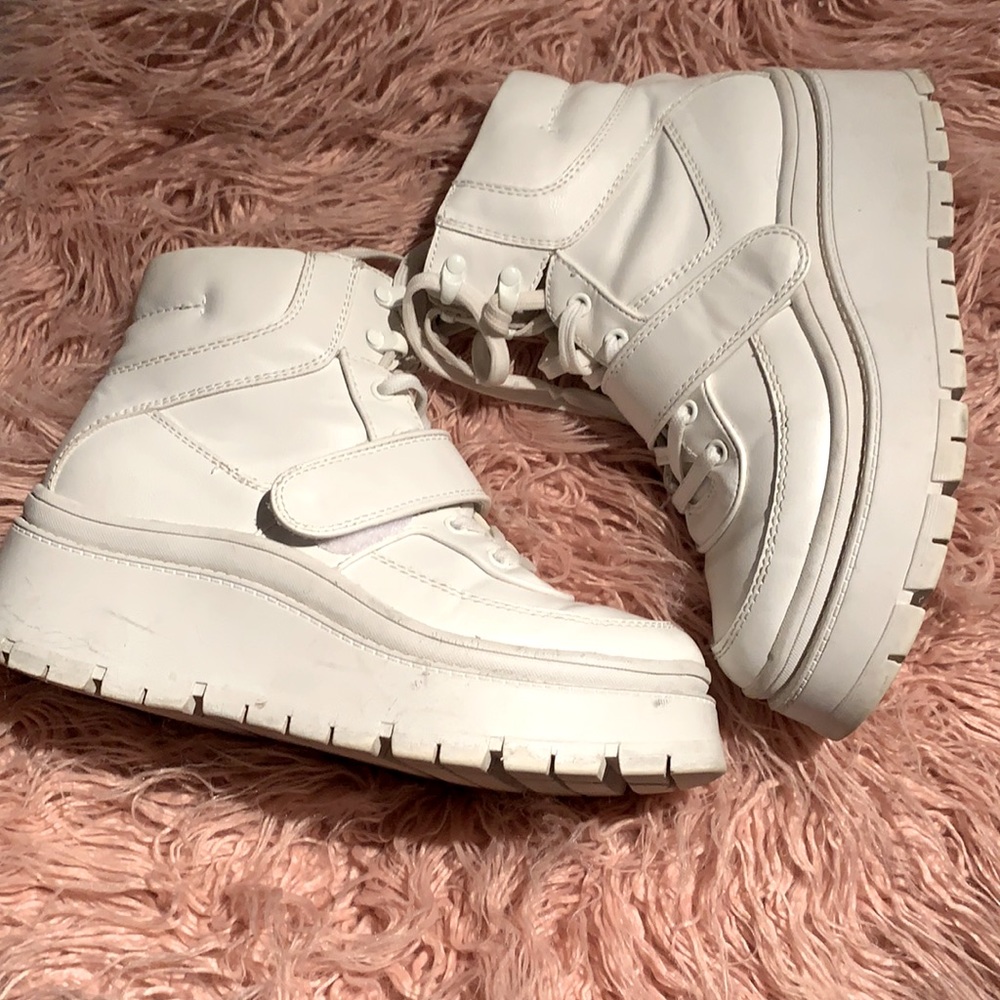 Boots - Picture 2 of 5